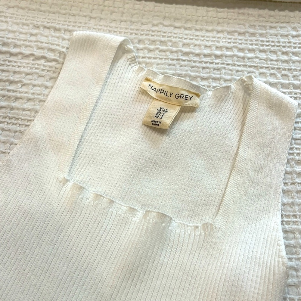 Women’s white bodysuit! XS! NWOT 💌🎀 - Picture 2 of 6